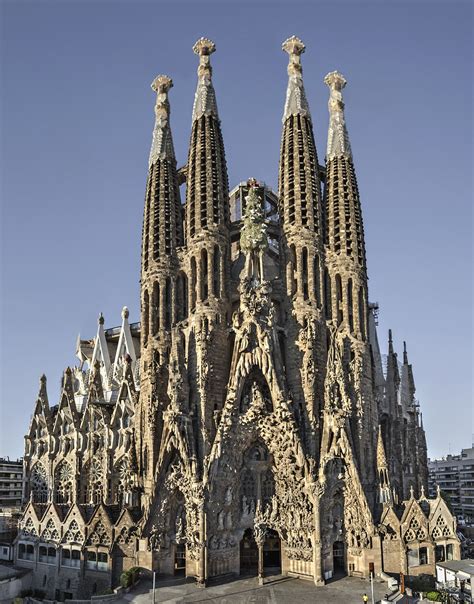 la ruta de gaudi por barcelona  te pierdas nada