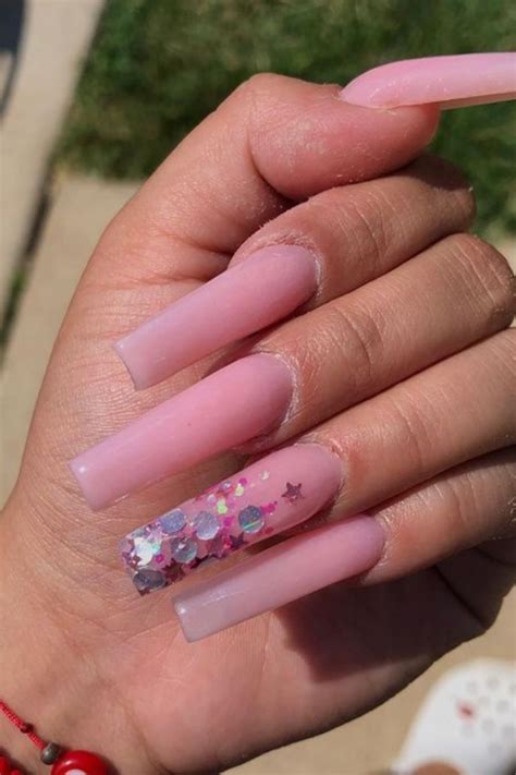 35 Amazing Glitter Acrylic Nails You Want To Try In 2021 Page 5 Of 5