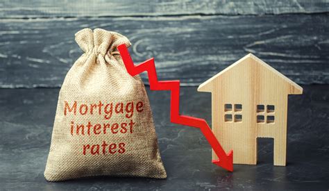 mortgage rates drop   economists  rates  stay