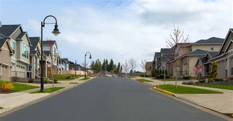 pros  cons  buying  house   subdivision rismedia