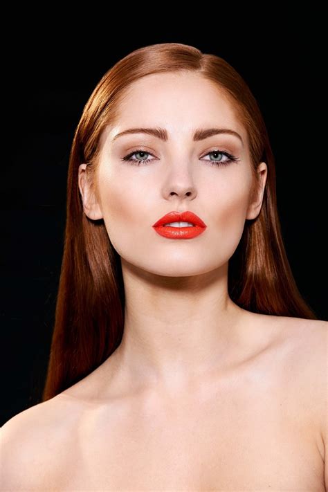 Red Hot British Model Elle Dowling