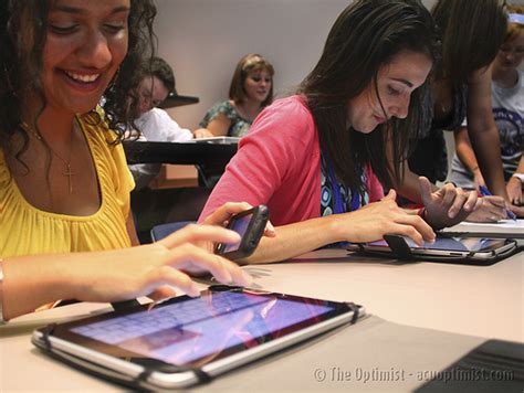 apple   score  million tablet deal  turkish schools