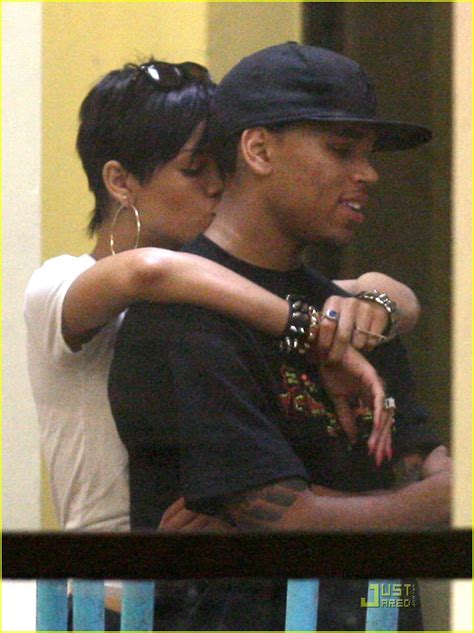 Rihanna And Chris Brown S Kfc Kiss Photo 1118881 Chris