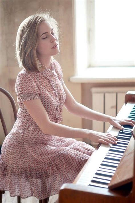 Pin By Emma Camper On Inspiration Piano Musician Photography Piano