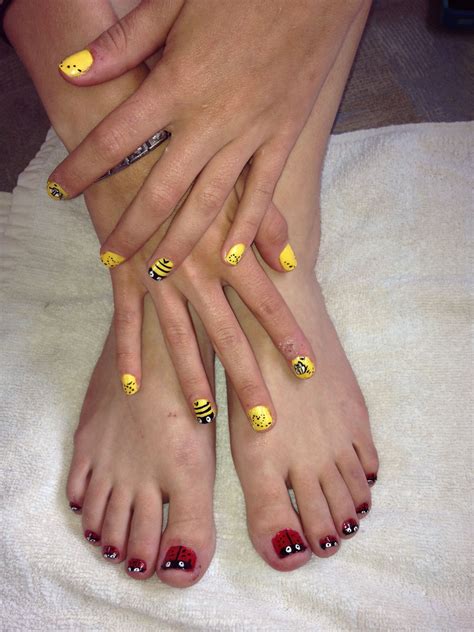 kacies bee nails ladybug toes bee nails girly  pretty nails