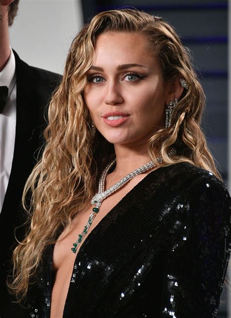 miley cyrus thefappening sexy sideboobs at oscar party the fappening