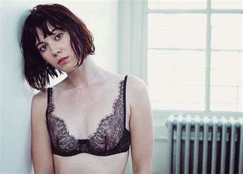mary elizabeth winstead strips down in a sexy new photo