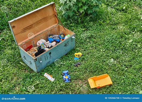 sovjet militaire doos met het speelgoed van kinderen geen embleem vertaling bruto netto