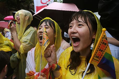 صور برلمان تايوان يُقر زواج المثليين واحتفالات فى الشوارع بالقرار دنيا الوطن