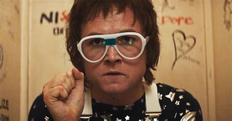 Første Trailer Til Elton John Filmen ‘rocketman’ Emmer Af ‘bohemian