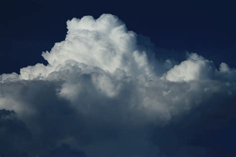 bildet sky sollys dagtid vaer cumulus tordenvaer skyfri himmel meteorologisk fenomen