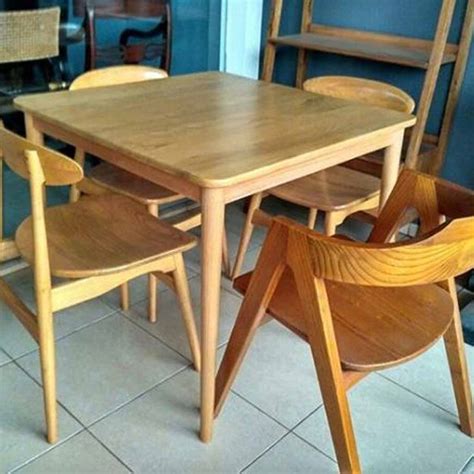 desain meja cafe kayu bikin hangout lebih asik ide ruang