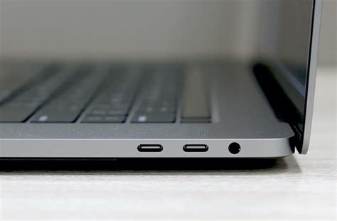 port    charging  macbook pro