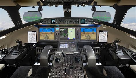 air bombardier delivers  global  aircraft equipped  dual head  display hud