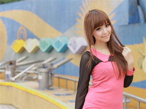 Asian Smiling Long Haired Brunette Girl Wallpaper 4570 1400x1050
