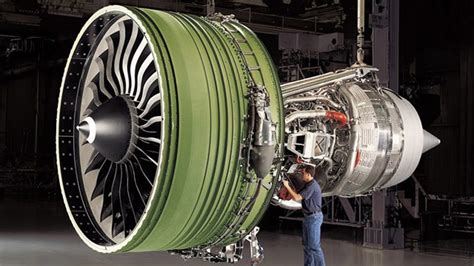 whats  worlds largest engine