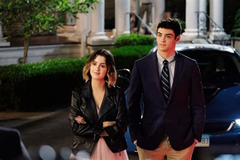 Noah And Laura In The Perfect Date Noah Centineo And Laura Marano In