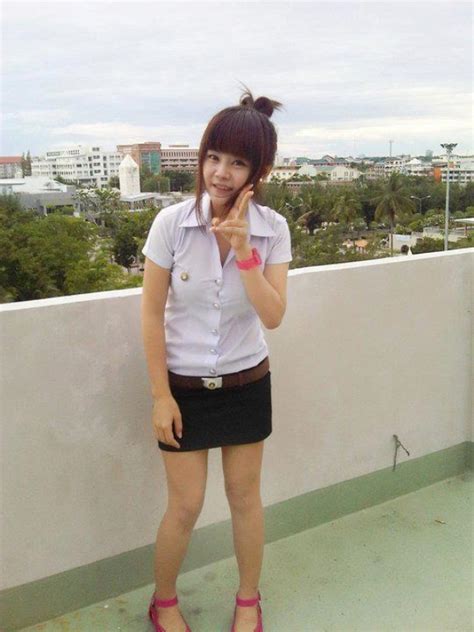 160 Pictures Of Thai University Girls In Uniform