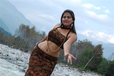 Tamil Actress Soundarya Hot Stills In Yarathu Movie