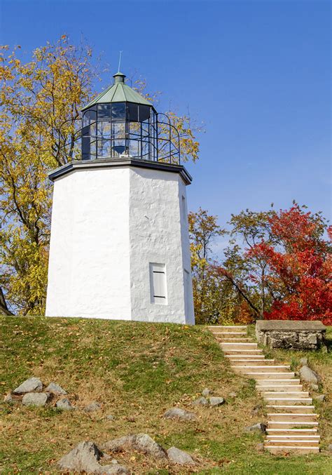 stony point lighthouse  york  rail