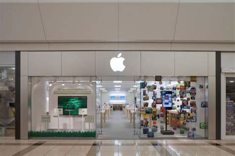 buy struggles  stay afloat apple stores swim   million shoppers hothardware