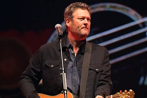 blake shelton s body language new album out in may rolling stone