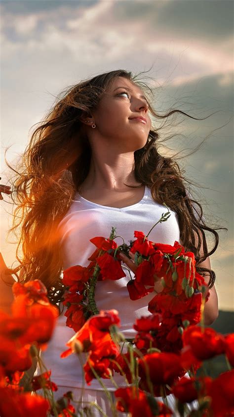 Wallpaper Girl Hairstyle Red Poppy Flowers Sunshine 3840x2160 Uhd 4k