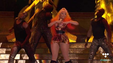 Oops Nicki Minaj Tits Slip On The Stage Scandal Planet