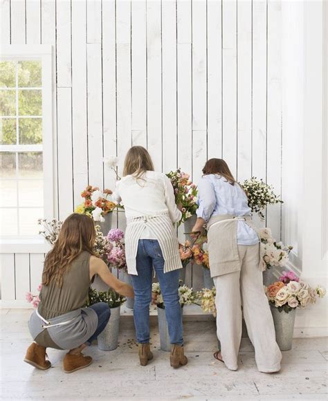 joanna gainess   read tips  creating stunning flower arrangements flower arrangements