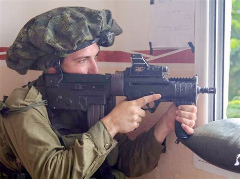 israels americanized bullpup versatile tavor  rifle swat survival weapons tactics
