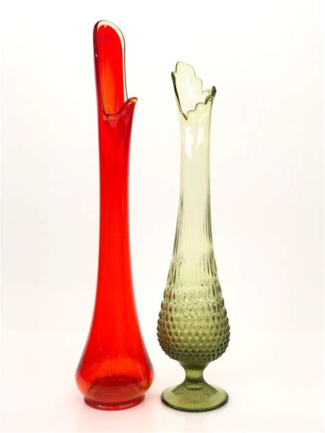 Lot 2pc L E Smith Stretch Glass Vases