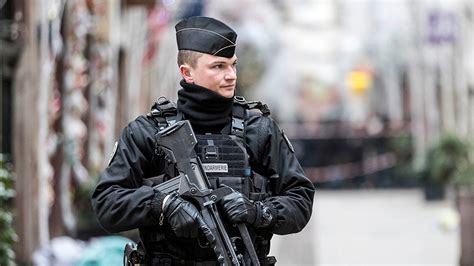 strasbourg shooting french police hunt for gunman