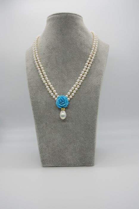 necklace with one pearl in the middle pearl necklace