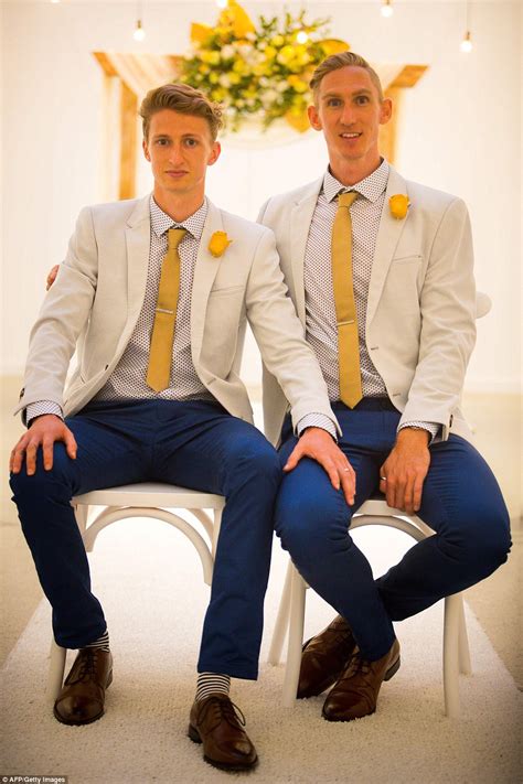 australian same sex couples marry in midnight ceremonies daily mail online