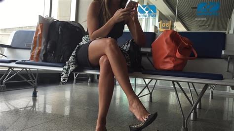 Candid Hot Brazilian Feet Sgoeplat Dangling At Airport
