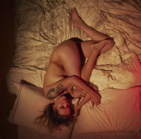 tove lo naked but not showing much nudeshots