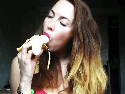 when girls eat bananas it looks very um yummy 18 s