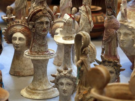 italy celebrates   plundered artefacts worth   returned