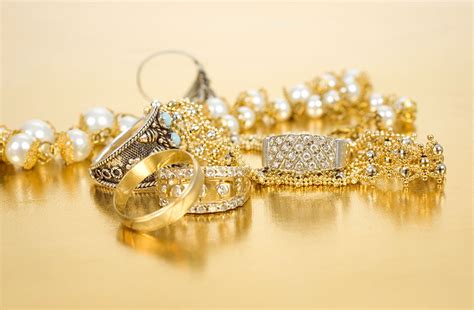 gold jewelry  good investment learn  gold