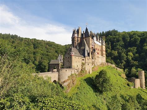 burg eltz chateau fort outdooractivecom