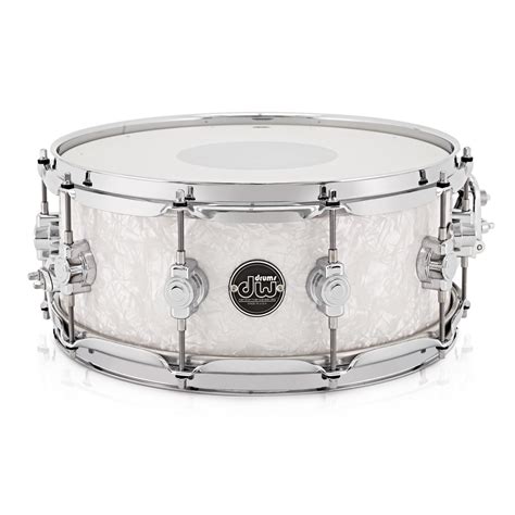 dw drums performance series    snare drum white marine