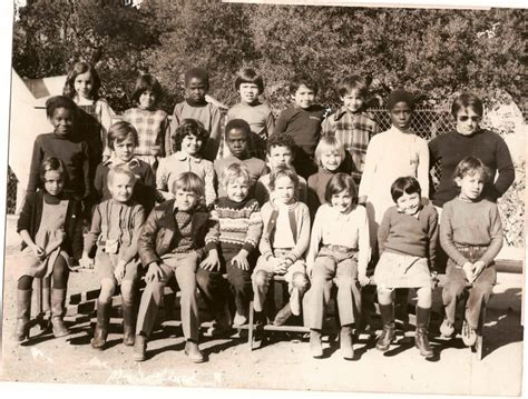 Photo De Classe Ce2 Lycee Descartes Alger De 1977 Ecole Des Pins