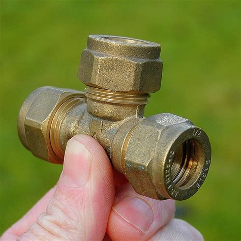 compression fitting