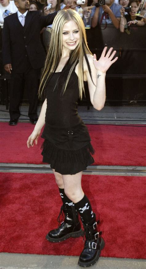 Avril Lavigne La Rocker Che Ha Sconfitto La Malattia Di Lyme Corriere It