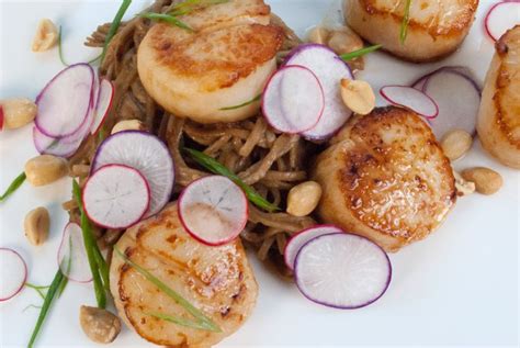 Gusto Tv Pan Seared Scallops With Peanut Sauce Noodles
