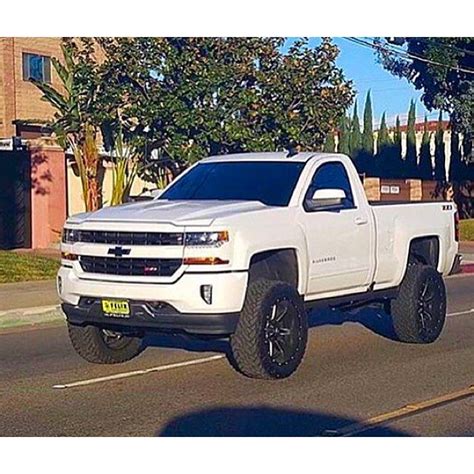 chevy  lifted trucks  sale