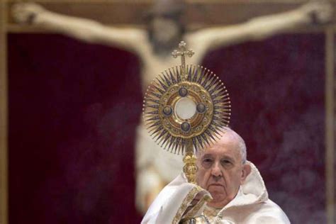 pope francis on corpus christi the eucharist gives us