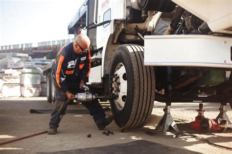 commercial truck mechanic services  cost mobile auto truck repair