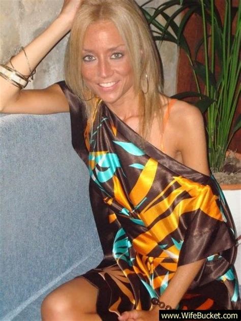 tanned milf wife with a great smile sexy amateur milfs pinterest smile