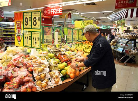 obst keller  einem supermarkt  hong kong china stockfotografie alamy